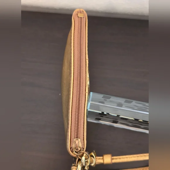 Coach Metallic Leather Gold Wristlet Clutch With Hot Pink Interior - Picture 8 of 10